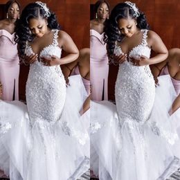 Gorgeous Plus Size African Mermaid Wedding Dresses Spaghetti Strap Lace Appliques Tulle Beach Bridal Wedding Gowns robes de mariée sirène
