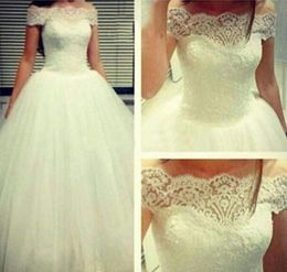 2019 Ball Gown Wedding Dress Vintage Pricness Sweep Train Appliqued Lace Long Arabic Dubai Bridal Gown Custom Made Plus Size