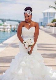 Lindo Ruffle Organza Mermaid Plus Size Vestidos de Noiva África Tiers Beads Sash Africano País Nupcial Vestido De Trem Vestido de Noiva