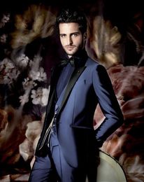 Fashionable One Button Groomsmen Peak Lapel Groom Tuxedos Men Suits Wedding/Prom/Dinner Best Man Blazer(Jacket+Pants+Tie+Vest) 551