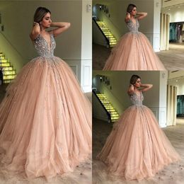 Bling Новое дешевое платье с шариком Quinceanera Deep V Crystal Crystal Beading Beading Champagne Pufpy Sweet 16 Tule Part Prom Prom.