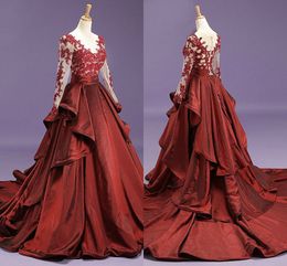 Weinrotes Langarm-Brautkleid mit Rüschen, Spitzenperlen, plissiert, abgestufter Taft, U-Ausschnitt, hohler Rücken, Brautkleider in Übergröße, Brautkleider