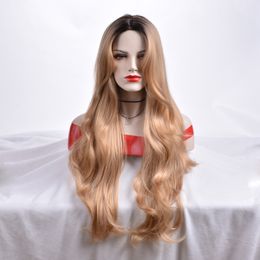 -dunkelbraune, blonde ombre Farbe lange gewellte Haare Perücke mit Mittelteil Hitzebeständige Faser synthetische Perücke capless Perücke für weiße Frauen