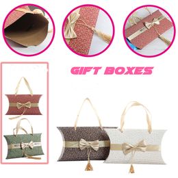 2019 hot sale New Style Wedding Pillow Shape Candy Box with Bowknot Colorful Gift Box with Silk Handle Size 16*12*4.5cm Handbag