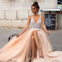 Amazing Coral Beach Backless Wedding Dresses V Neck Appliqued Side Split Bridal Gowns Tulle Sweep Train A Line Bohemian robe de mariée