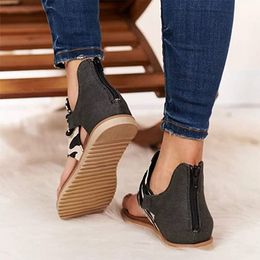 Floopi Sandals for Women Cute Open Toe Wide Elastic Design Summer Comfy Faux Leather Ankle Straps W/Flat Sole Memory Foam 47