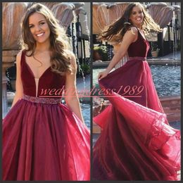 Stunning V-Neck Organza Prom Dresses Juniors With Beads Sash Burgundy A-Line Long Party Gowns Vestido de fiesta Formal Evening Wear Cheap