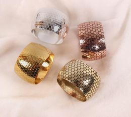 wholesale hot 100pcs Hotel Drum-shaped Metal Napkin Buckle Napkin Holder Rings Mouth Cloth Buckle Table Decorations SN2125