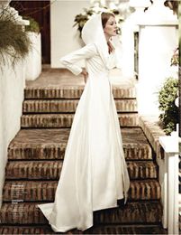 a buon mercato Mantello da sposa affascinante Mantello lungo Custom Make Vendita calda Maniche lunghe Cappotto macchia Bolero Tessuto di raso Abiti da sposa Giacche