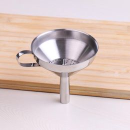 Hot 4 Inch 304 Stainless Steel Funnel With Detachable Strainer Kitchen Tools Funnels free shipping LX8212