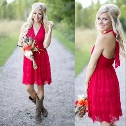 短い格安濃い赤いカントリーホルターフルレースヴィンテージの花嫁介添メイドドレスのための服装オープンバックバックバックプラスサイズの正式なメイドの名誉ガウンの正式なメイド
