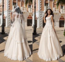 Elegant Ball Gown Wedding Dress Sweetheart Sleeveless Hollow Back Applique Pearls Wedding Dress Floor Length Vestidos De Novia