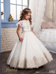 Princess Flower Girls Dresses with Short Sleeves and Floor Length Appliques Lace Girls Wedding Gowns Custom Made