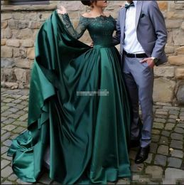 Vintage Elegant Dark Green Dresses Long Sleeves Lace Applique Plus Size Formal Dress Party Gowns Evening Wear Saudi Arabia Custom 2024