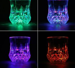 -Dropshipping-LED blinkt Glühen Wasser-Flüssigkeit Aktiviert Beleuchtung Bierglas Becher Becher Leuchtende Partei Bar Getränk Cup Großhandel