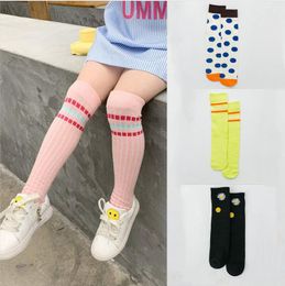 Kinder Socken Mädchen Knie High Socken Blumendruckgedruckte Freizeitstrümpfe Sommerbeinwärmer Unterwäsche Leggings Fashion Punktbrief Lose Socken CYP645