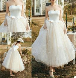 Vintage Boho A Line Wedding Dresses Sexy Strapless Sleeveless Appliqued Dot Wedding Gown Beach Custom Made Vestidos De Novia Cheap
