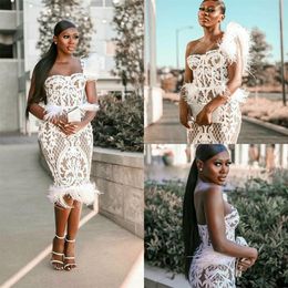 One Shoulder Sheath Cocktail Dresses Plus Size Illusion Lace Black Girls Short Prom Gowns with Feathers Sweetheart Celebrity Dress