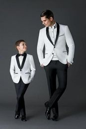 White Single-Breasted Groom Tuxedos Shawl Lapel Trim Fit Groomsmen Wedding Tuxedos Men Party Suits((Jacket+Pants+Tie)
