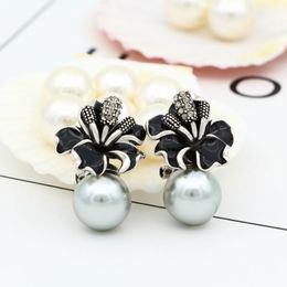 Fashion- Gold Color Simulated Pearl Earrings Woman Flower Stud Earrings with Austria Rhinestone