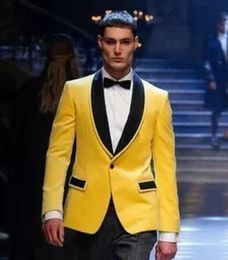 Handsome One Button Yellow Velvet Groom Tuxedos Shawl Lapel Men Suits 2 pieces Wedding/Prom/Dinner Blazer (Jacket+Pants+Tie) W851