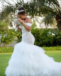 2022 Charming Tiered Lace Off Shoulder Mermaid Wedding Dresses Applique Puffy African Arabia Plus Size Bridal Gown Bride Dress New Arrival