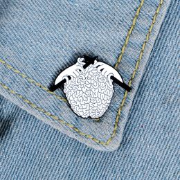 Knitted sweater enamel pin brooches for women punk woven brain badge anatomy hard lapel pins backpack creative gothic jewelry gifts