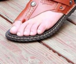 Hot Sale-hoes Outdoor Slippers Leather Men Sandals Beach Casual Sandalias Flip Flops Slip On Male Shoes