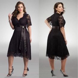Plus Size Evening Dresses Sheer V-Neck 1/2 Sleeves Lace Prom Dress A-Line Tea Length Black Prom Gowns With Sash SD3407