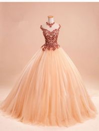 2019 High Neck Appliques Backless Ball Gown Quinceanera Dresses Plus Size Sweet 16 Dresses Debutante 15 Year Formal Party Dress BQ140