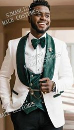 2020 Men Wedding Tuxedos White Floral Green Velvet Double Breasted Vest Shawl Lapel Groom Suits Men Wedding Dress Best Man Wear