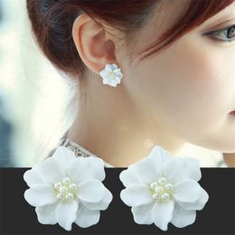 1 Pair Charm White Flower Ear Stud Fashion Camellia Brinco Simulated Pearl Stud Earrings for Women Girl Jewellery Wedding Earings