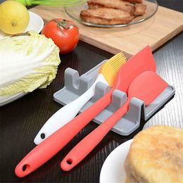 Plastic Kitchen Utensil Rest Spoon Spatula Shelf Pot Pan Lid Shovel Holder Food Grade Silicone Kitchen Cooking Tools Gray and Green