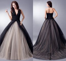 Black Champagne Tiered Skirt Wedding Dresses Halter Deep V-neck Applique Beads Sequins Vintage Wedding Dress Bridal Gowns Custom Made