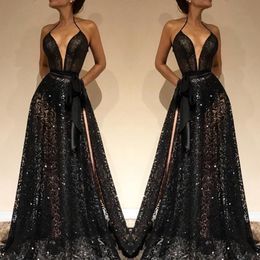 2019 Sexy Preto Evening Formal Vestidos Halter V profundo laço no pescoço Sequins colaterais Dividir Prom vestidos longos Sweep Trem Tapete Moda Red Wear