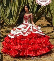 Ruffled Floral Charro Quinceanera Dresses 2020 OFF 어깨 푹신한 스커트 레이스 자수 공주 달콤한 16 여자 무도회 댄스 파티 드레스