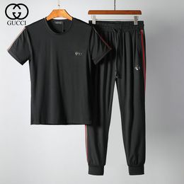 2019 Estate Tuta Moda per uomo Casual Outfit maniche corte T Shirt e pantaloni Knight Pattern e alta qualità a due pezzi di One Set 2019 Estate Tuta Moda per uomo Casual Outfit maniche corte T Shirt e pantaloni Knight Pattern e alta qualità a due pezzi di One Set