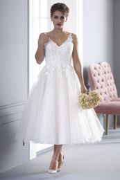 New Vintage Tea Length Short Wedding Dresses V Neck Sleeveless Sequins Lace Appliques Tulle A-line Informal Outdoor Bridal Gown Mature Women