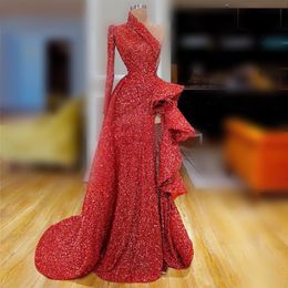 Muhteşem Kırmızı Payetli Gelinlik Modelleri Bir Omuz Uzun Kollu Dantelli Abiye Giyim Yüksek Bölünmüş Seksi Parti Elbise Custom Made