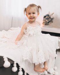 Cheap Lace Appliqued Flower Girl Dresses For Wedding Sheer Jewel Neck Lace Pageant Gowns Tulle Tea Length First Communion Dress