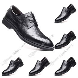 2020 New Hot Moda 37-44 sapatos novos sapatos casuais galochas dos homens de couro homens britânico frete grátis Alpercatas Vinte e dois