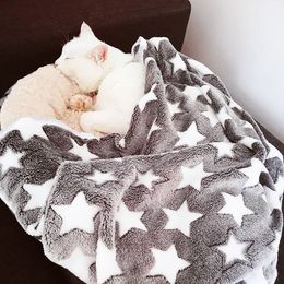 Warm Cat Dog Diaper Pads bed Star Print Puppy Dog Blanket Soft Flannel Fleece Sleeping Mat Cover House For Dogs Pet Supplies 3 Sizes