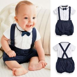 Caballero recién nacido de los bebés juego de ropa de la pajarita camiseta tops + sólido guardapolvos cortos equipos del verano de los bebés de la ropa del 2020