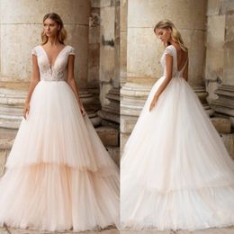 Modest Ball Gown Wedding Dresses V Neck Short Sleeve Tulle Lace Applique Tiers Wedding Gowns Sweep Train robe de mariée