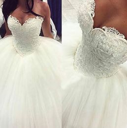 Luxury Pearls Ball Gown Wedding Dresses Sweetheart Neckline Lace Applique Sweep Train Tulle Wed Custom Made Bridal Gown