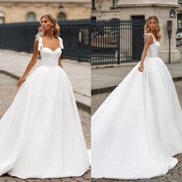 Simple Ball Gown Wedding Dresses Spaghetti Sieeveless Satin White Ruched Wedding Gowns Sweep Train robe de mariée