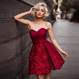 Cheap Burgundy Lace Homecoming Dresses Sweetheart Neckline Short Prom Gowns Knee Length Tulle A-Line Appliques Cocktail Party Dress Q77