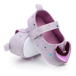 Zapatos de bebé para chico y bebé primeros caminantes para niñas pequeñas  calzado de princesa con suela blanda en forma de corazón zapatillas de  caminar para bebés y niñas Ropa y Calzado