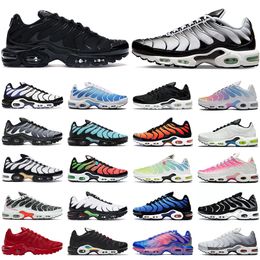 zoom strike running shoes