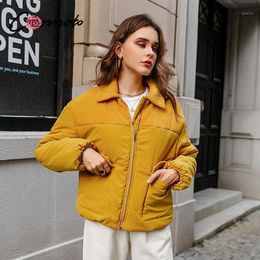 parka amarilla mujer